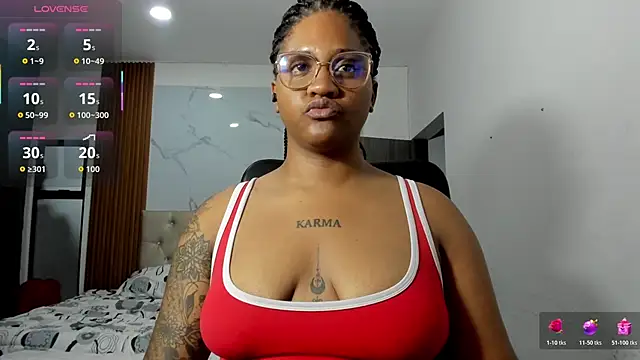Snapshot of ZahraRose chatting on 04-26-26, 01:47 ZahraRose online show from 04-26-26, 01:47