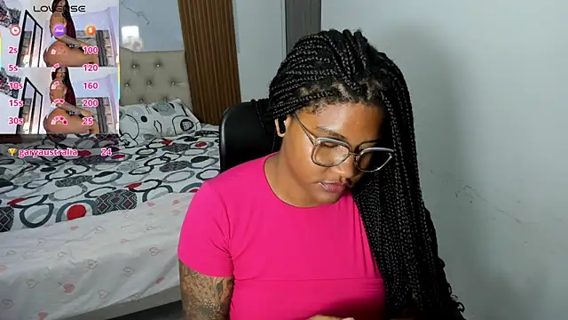Snapshot of ZahraRose chatting on 05-19-26, 01:56 ZahraRose online show from 05-19-26, 01:56