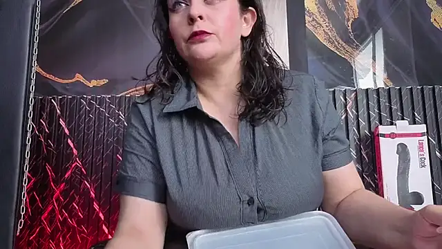 AmandaKovich online show from 11-18-25, 07:17