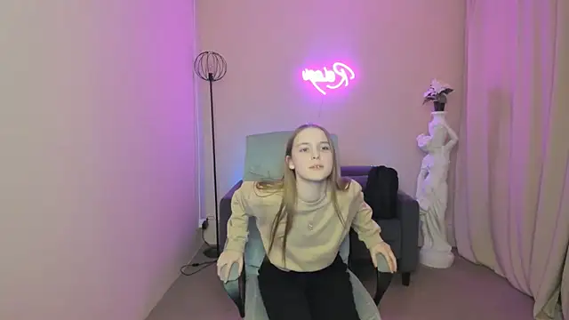 Snapshot of TaiteHankins chatting on 02-14-25, 03:05 TaiteHankins online show from 02-14-25, 03:05