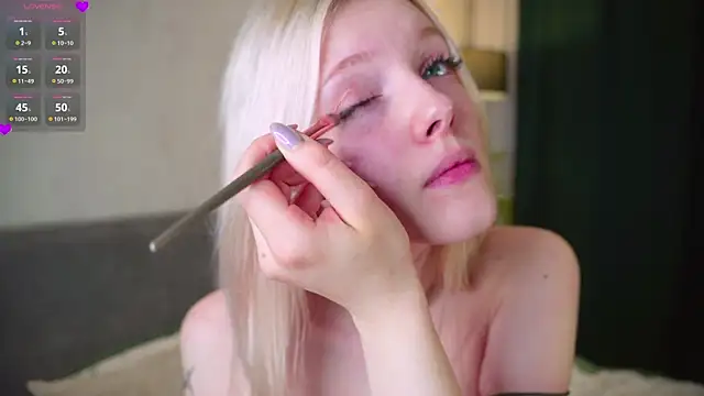 EdlaHewell online show from 03-08-26, 01:11