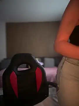 YoungHotMilf97 online show from 02-14-26, 12:16