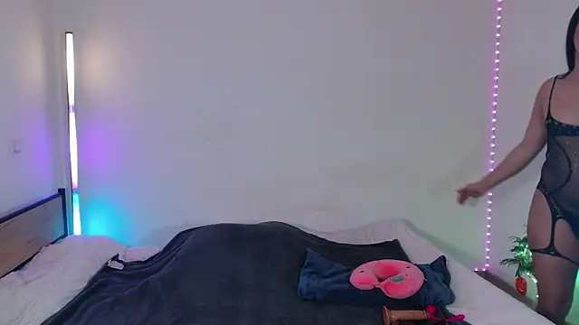 Snapshot of MichelleOwens chatting on 11-01-25, 08:36 MichelleOwens online show from 11-01-25, 08:36