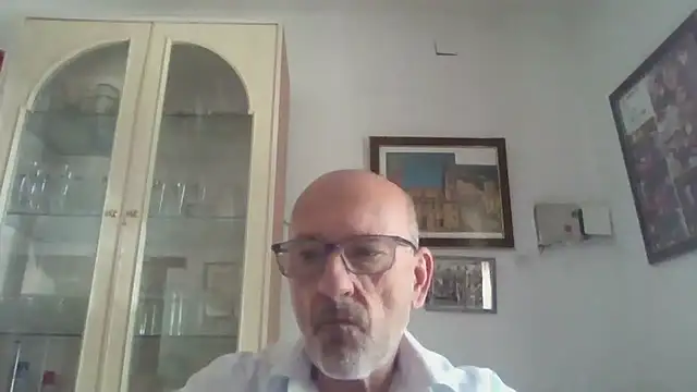 Snapshot of llopaco chatting on 10-09-25, 12:28 llopaco online show from 10-09-25, 12:28
