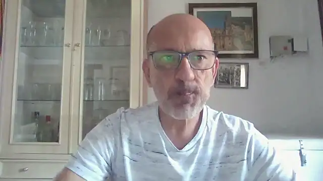 Snapshot of llopaco chatting on 10-08-25, 11:23 llopaco online show from 10-08-25, 11:23