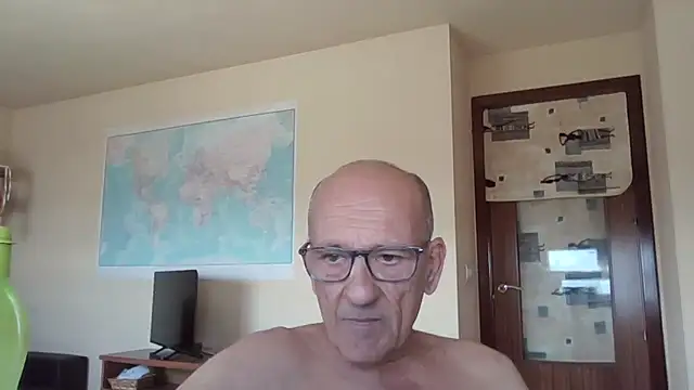 Snapshot of llopaco chatting on 09-24-25, 10:00 llopaco online show from 09-24-25, 10:00