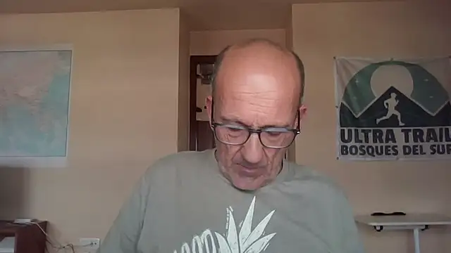 Snapshot of llopaco chatting on 10-19-25, 12:52 llopaco online show from 10-19-25, 12:52
