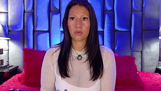 Aisha Nowak online show from 04-21-26, 10:38