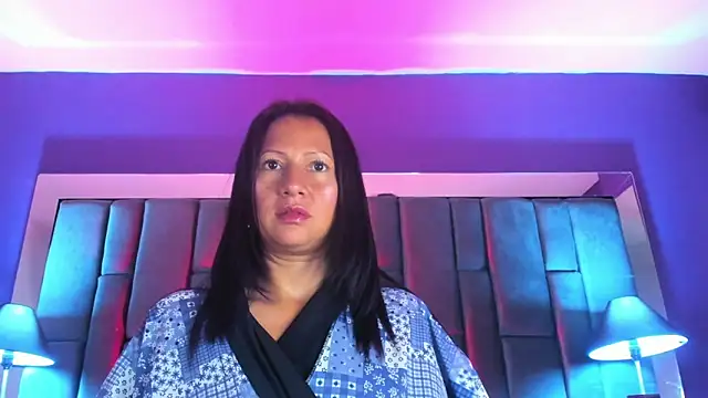 Aisha Nowak online show from 03-07-25, 12:15