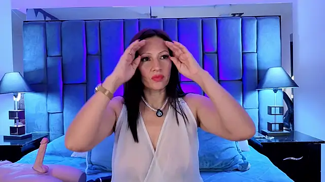 Snapshot of Aisha_Nowak chatting on 11-25-25, 09:48 Aisha Nowak online show from 11-25-25, 09:48