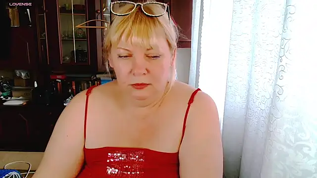 Snapshot of FlowerButterf chatting on 04-19-26, 11:11 FlowerButterf online show from 04-19-26, 11:11