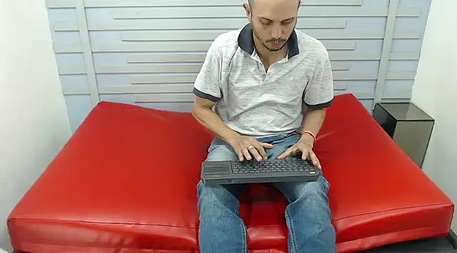 Snapshot of JhonTorres018 chatting on 02-25-25, 10:20 JhonTorres018 online show from 02-25-25, 10:20