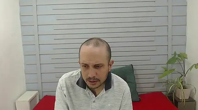 Snapshot of JhonTorres018 chatting on 02-24-25, 07:30 JhonTorres018 online show from 02-24-25, 07:30