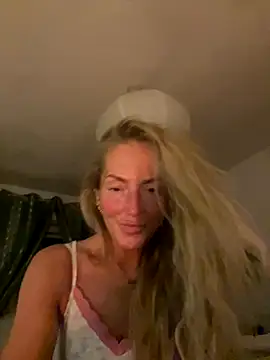 Snapshot of Fiery_Blonde_LexiX chatting on 10-20-25, 09:59 Fiery Blonde LexiX online show from 10-20-25, 09:59
