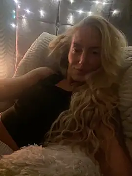 Snapshot of Fiery_Blonde_LexiX chatting on 10-24-25, 10:09 Fiery Blonde LexiX online show from 10-24-25, 10:09