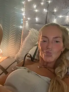 Snapshot of Fiery_Blonde_LexiX chatting on 10-23-25, 10:08 Fiery Blonde LexiX online show from 10-23-25, 10:08