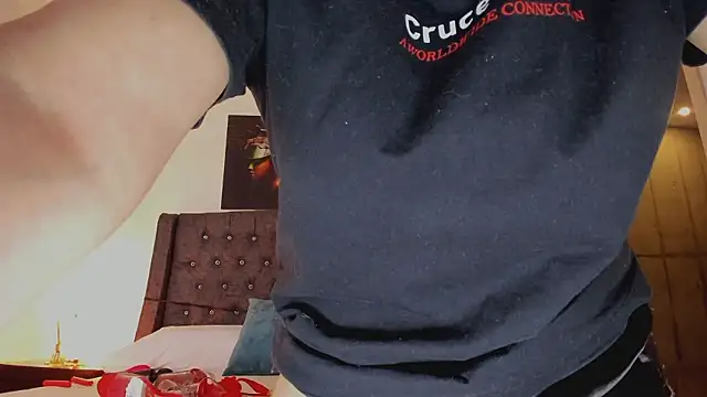 Snapshot of Skay_Hot chatting on 01-17-26, 09:40 Skay Hot online show from 01-17-26, 09:40