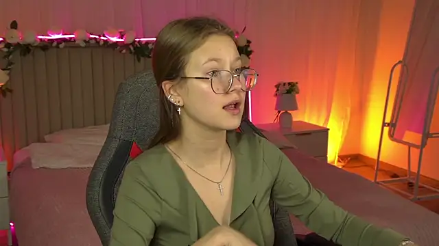 EveMundie online show from 11-17-25, 06:28