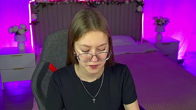 EveMundie online show from 11-25-25, 12:38