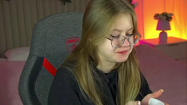 EveMundie online show from 10-18-25, 09:55