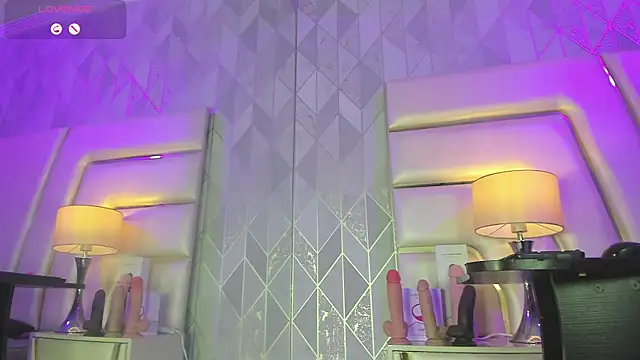 AnahisBennett online show from 11-20-25, 04:02