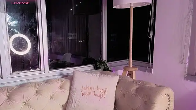 Snapshot of Ivanna_West chatting on 03-20-26, 09:54 Ivanna West online show from 03-20-26, 09:54