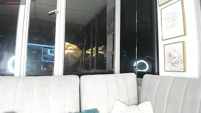 Snapshot of Ivanna_West chatting on 07-23-26, 10:01 Ivanna West online show from 07-23-26, 10:01