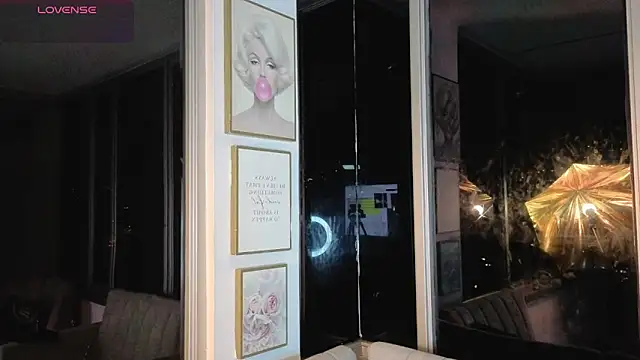 Snapshot of Ivanna_West chatting on 03-26-26, 09:51 Ivanna West online show from 03-26-26, 09:51