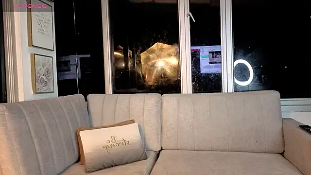 Snapshot of Ivanna_West chatting on 04-02-26, 10:11 Ivanna West online show from 04-02-26, 10:11