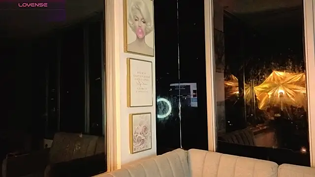 Snapshot of Ivanna_West chatting on 04-01-26, 10:05 Ivanna West online show from 04-01-26, 10:05