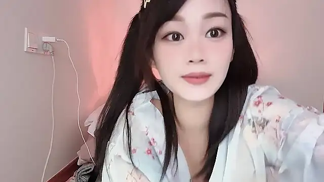 Snapshot of yueyue2003 chatting on 03-08-25, 04:56 yueyue2003 online show from 03-08-25, 04:56