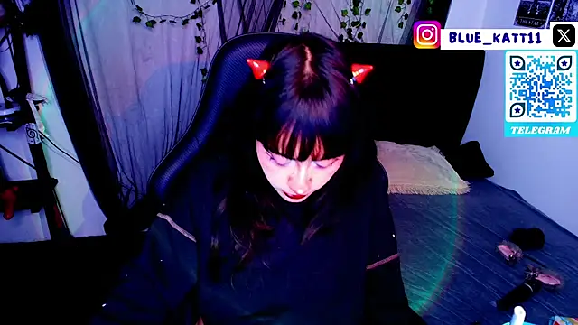 Snapshot of blue_katt chatting on 05-26-26, 06:55 blue katt online show from 05-26-26, 06:55