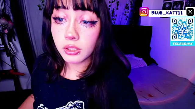 Snapshot of blue_katt chatting on 04-30-26, 01:56 blue katt online show from 04-30-26, 01:56