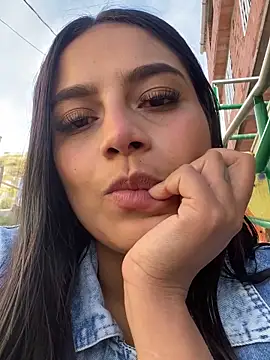 Snapshot of Emily_sharlot chatting on 11-11-25, 11:49 Emily sharlot online show from 11-11-25, 11:49