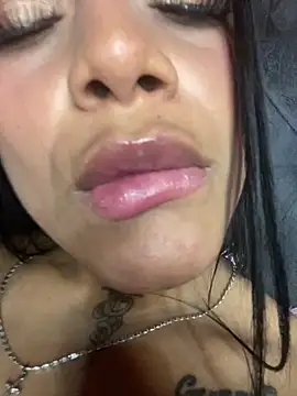 Snapshot of Emily_sharlot chatting on 12-21-25, 06:04 Emily sharlot online show from 12-21-25, 06:04