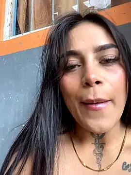 Snapshot of Emily_sharlot chatting on 10-17-25, 05:59 Emily sharlot online show from 10-17-25, 05:59