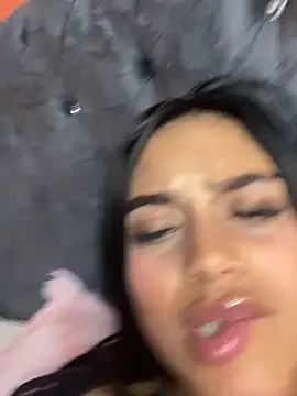 Snapshot of Emily_sharlot chatting on 12-20-25, 11:46 Emily sharlot online show from 12-20-25, 11:46