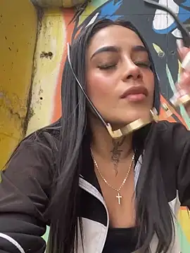 Snapshot of Emily_sharlot chatting on 09-23-25, 06:59 Emily sharlot online show from 09-23-25, 06:59