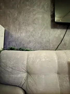 EmmaSulivan online show from 12-15-25, 07:03