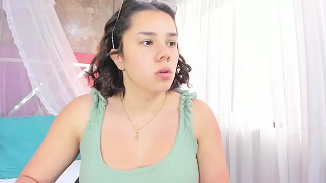 Snapshot of EmmaSulivan chatting on 10-16-25, 01:08 EmmaSulivan online show from 10-16-25, 01:08