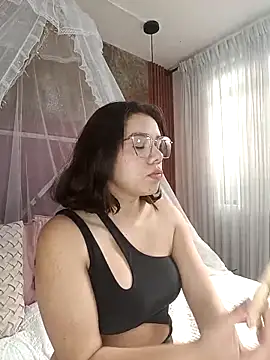 Snapshot of EmmaSulivan chatting on 03-03-25, 01:56 EmmaSulivan online show from 03-03-25, 01:56