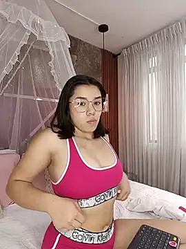 Snapshot of EmmaSulivan chatting on 02-27-25, 03:59 EmmaSulivan online show from 02-27-25, 03:59