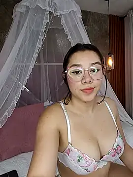 Snapshot of EmmaSulivan chatting on 02-21-25, 06:48 EmmaSulivan online show from 02-21-25, 06:48