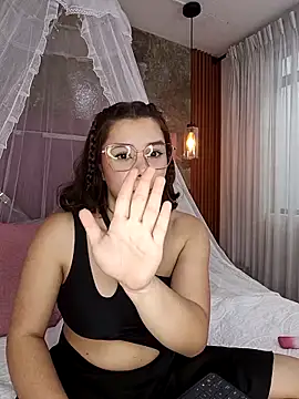 Snapshot of EmmaSulivan chatting on 03-15-25, 09:27 EmmaSulivan online show from 03-15-25, 09:27