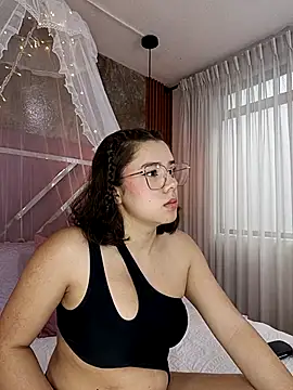 Snapshot of EmmaSulivan chatting on 03-15-25, 02:12 EmmaSulivan online show from 03-15-25, 02:12