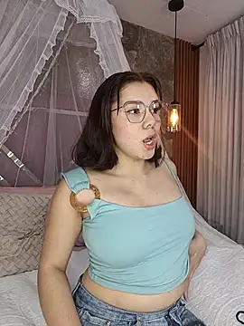 Snapshot of EmmaSulivan chatting on 03-03-25, 11:14 EmmaSulivan online show from 03-03-25, 11:14