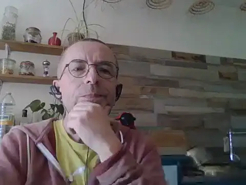 Snapshot of Xavspank2 chatting on 04-15-26, 01:15 Xavspank2 online show from 04-15-26, 01:15