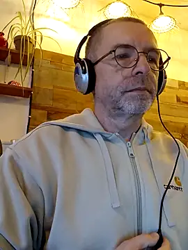 Xavspank2 online show from 12-15-25, 10:21