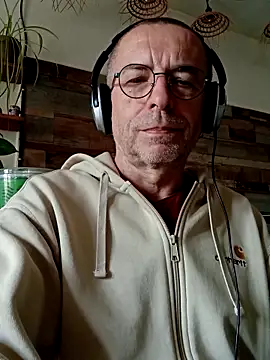 Snapshot of Xavspank2 chatting on 04-13-26, 09:35 Xavspank2 online show from 04-13-26, 09:35