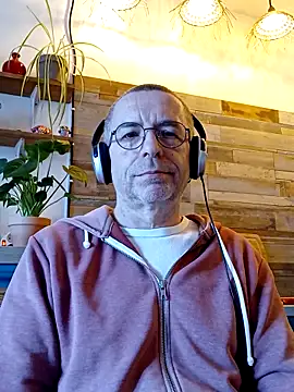 Snapshot of Xavspank2 chatting on 03-10-26, 10:41 Xavspank2 online show from 03-10-26, 10:41